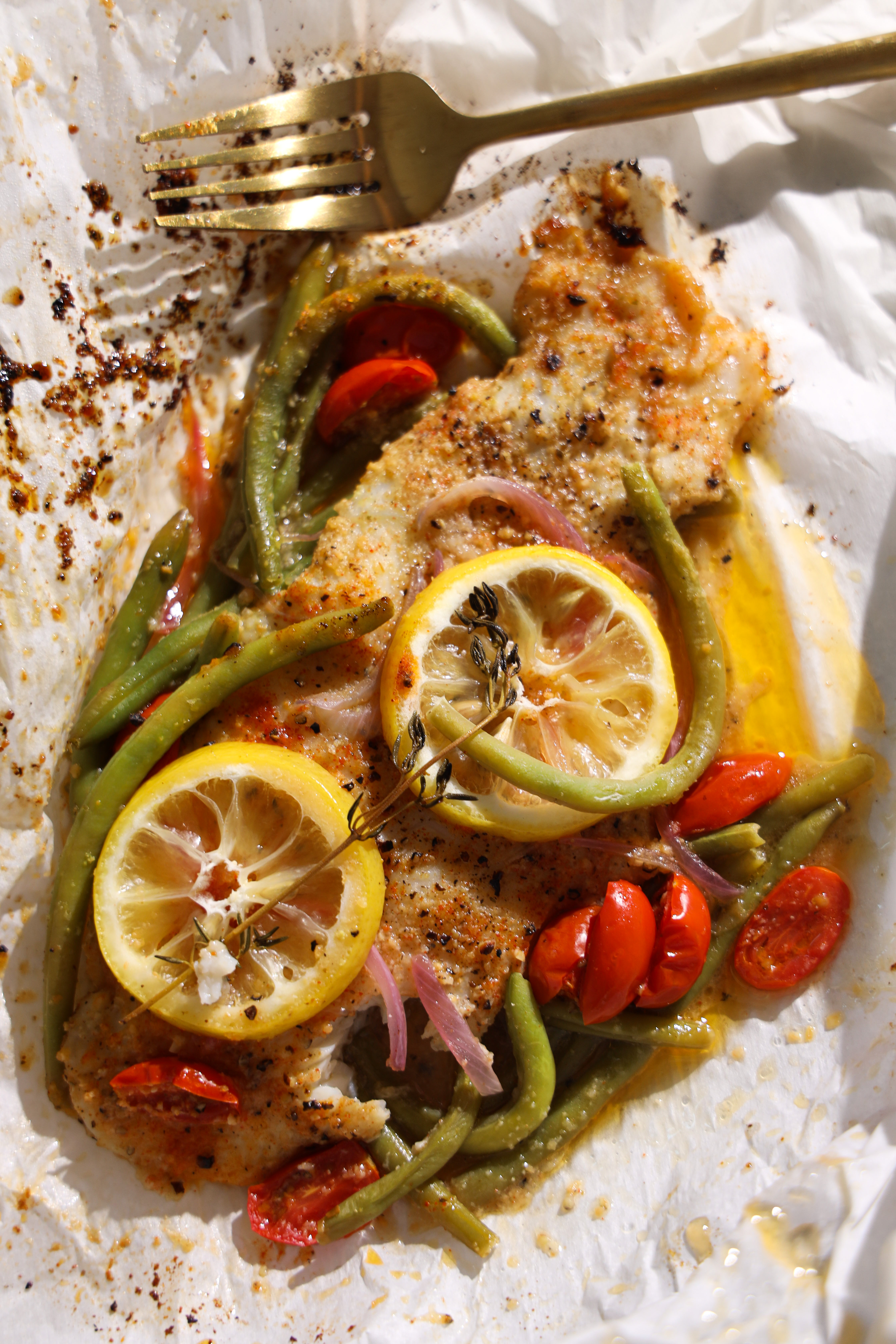 Easy 25-minute Parchment Baked Fish & Veggies