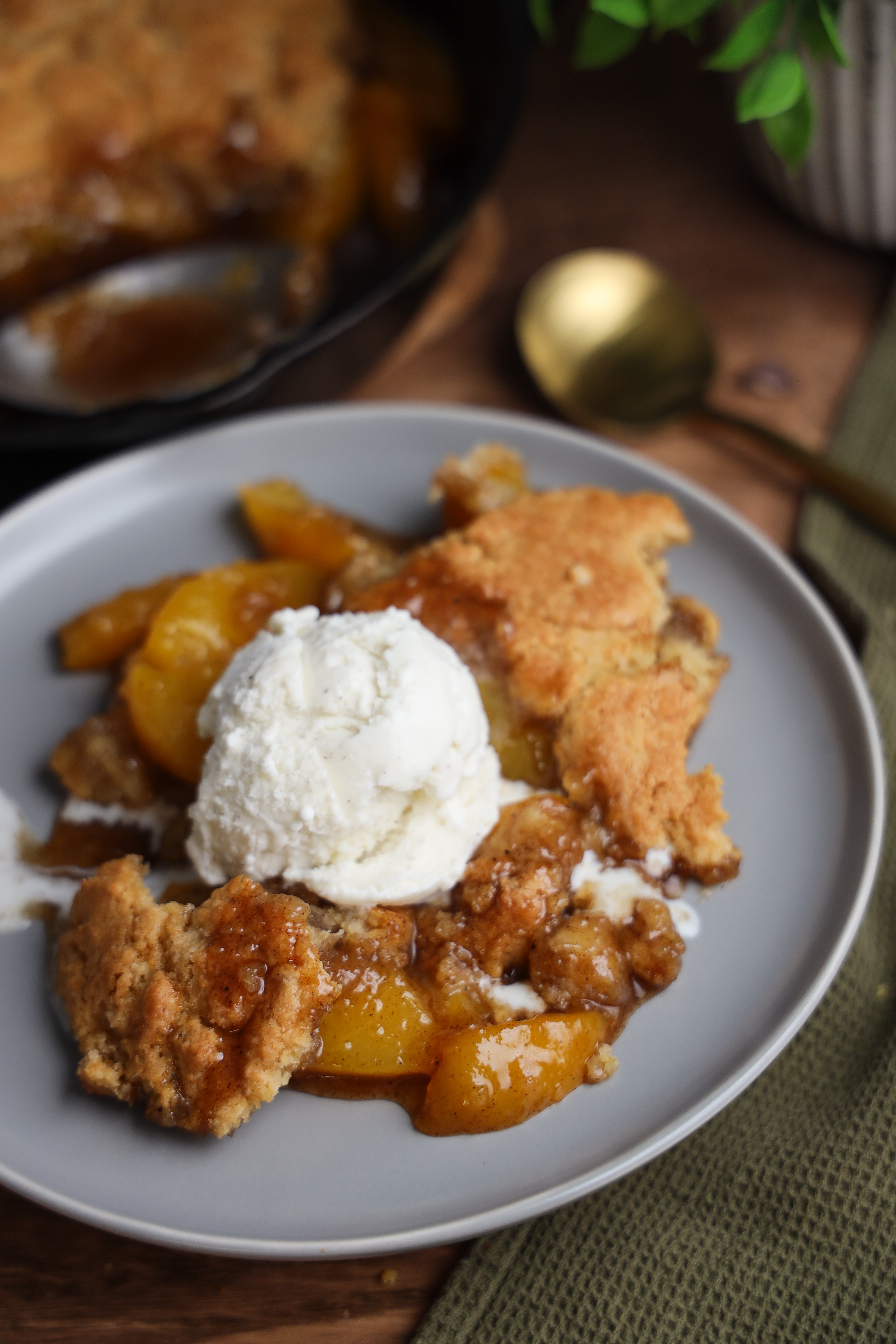 How to Make Classic Southern Peach Cobbler